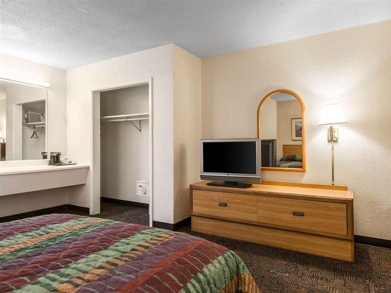 Rodeway Inn & Suites Κολοράντο Σπρινγκς Εξωτερικό φωτογραφία