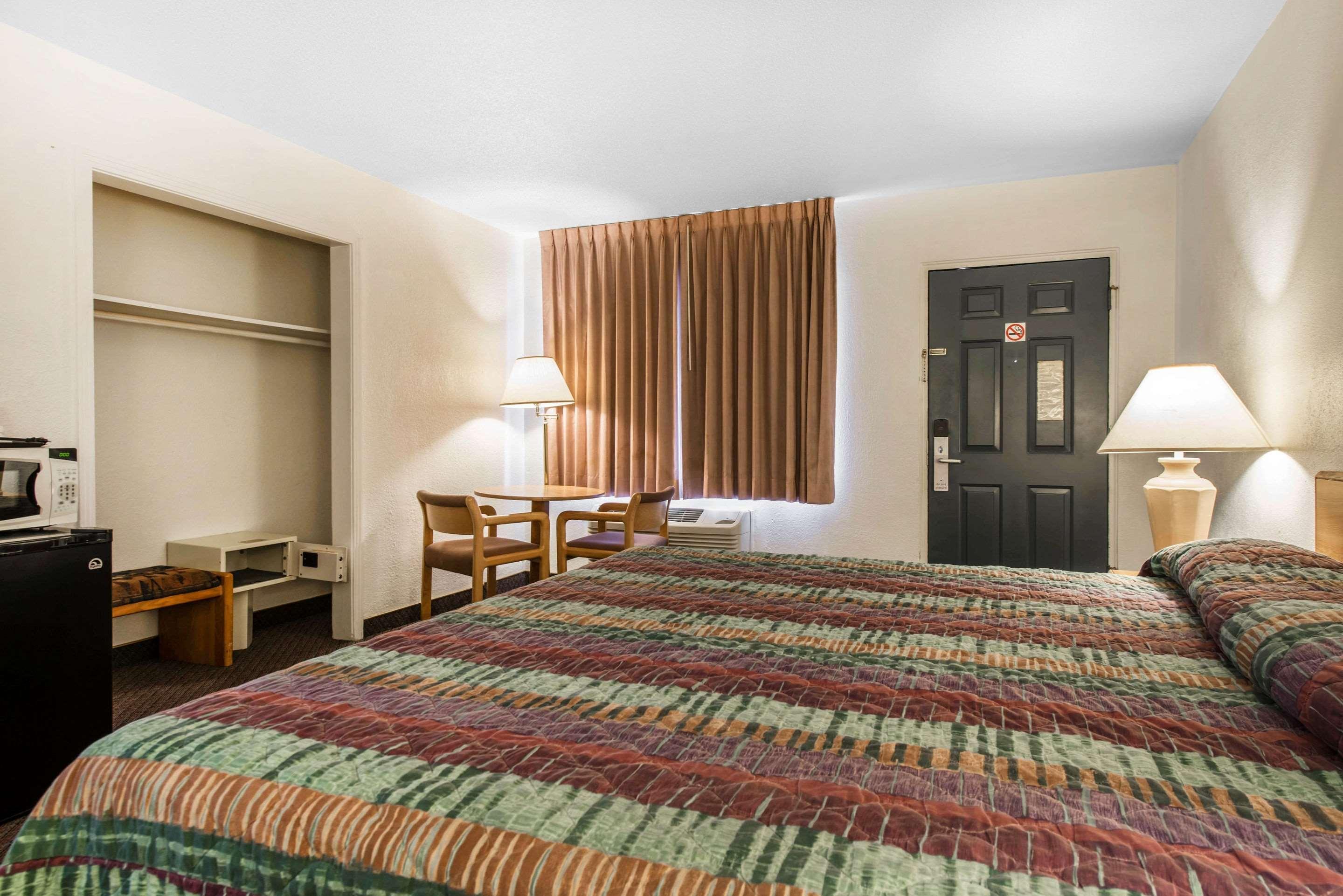 Rodeway Inn & Suites Κολοράντο Σπρινγκς Εξωτερικό φωτογραφία