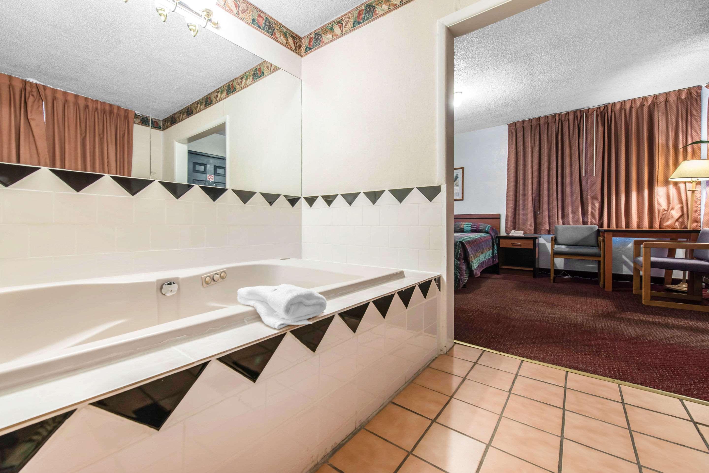 Rodeway Inn & Suites Κολοράντο Σπρινγκς Εξωτερικό φωτογραφία